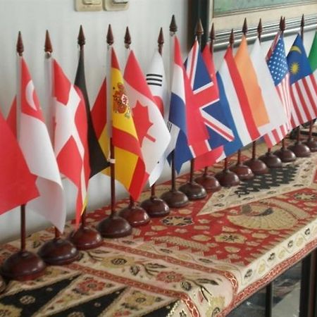 Bangka Bed And Breakfast Джакарта Екстериор снимка