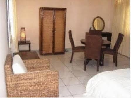 Bangka Bed And Breakfast Джакарта Екстериор снимка