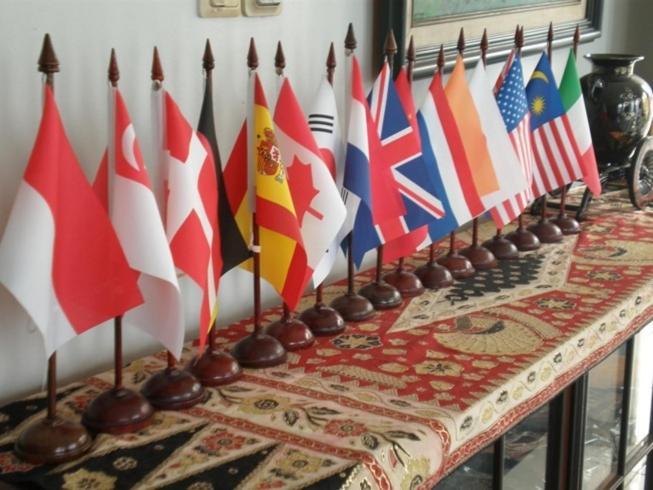 Bangka Bed And Breakfast Джакарта Екстериор снимка