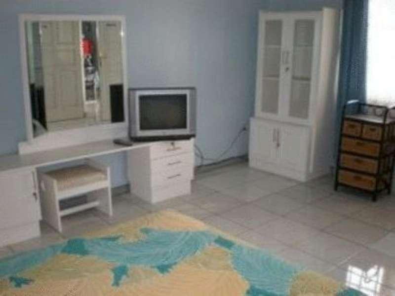 Bangka Bed And Breakfast Джакарта Екстериор снимка
